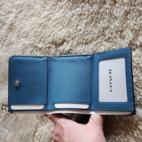 NWT Crossgrain Leather Small Pacific Blue Trifold Wallet 🩵🎁 - Picture 6 of 16